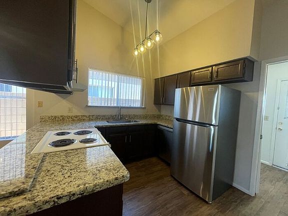 3rd image of 3221 E Crescent Ave