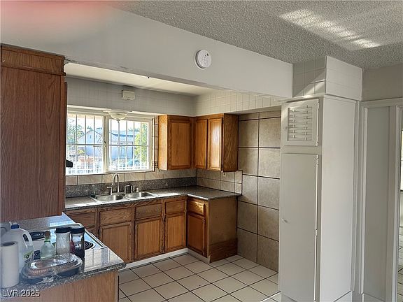 2nd image of 1705 Leslie Ave