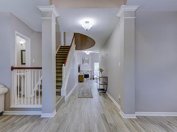 5th image of 3118 Maple Hill Dr