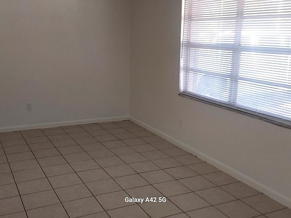 4th image of 2039 Woodbridge Ln