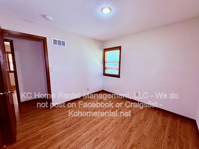 6012 Noland Rd — Photo 20