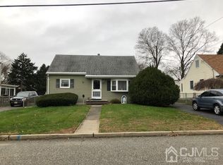 9 Laurie Dr, East Brunswick, NJ 08816