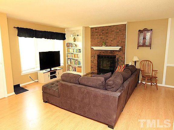 3rd image of 102 Winding Brook Dr