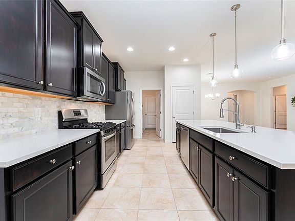 4th image of 7527 Lantern Park Ave