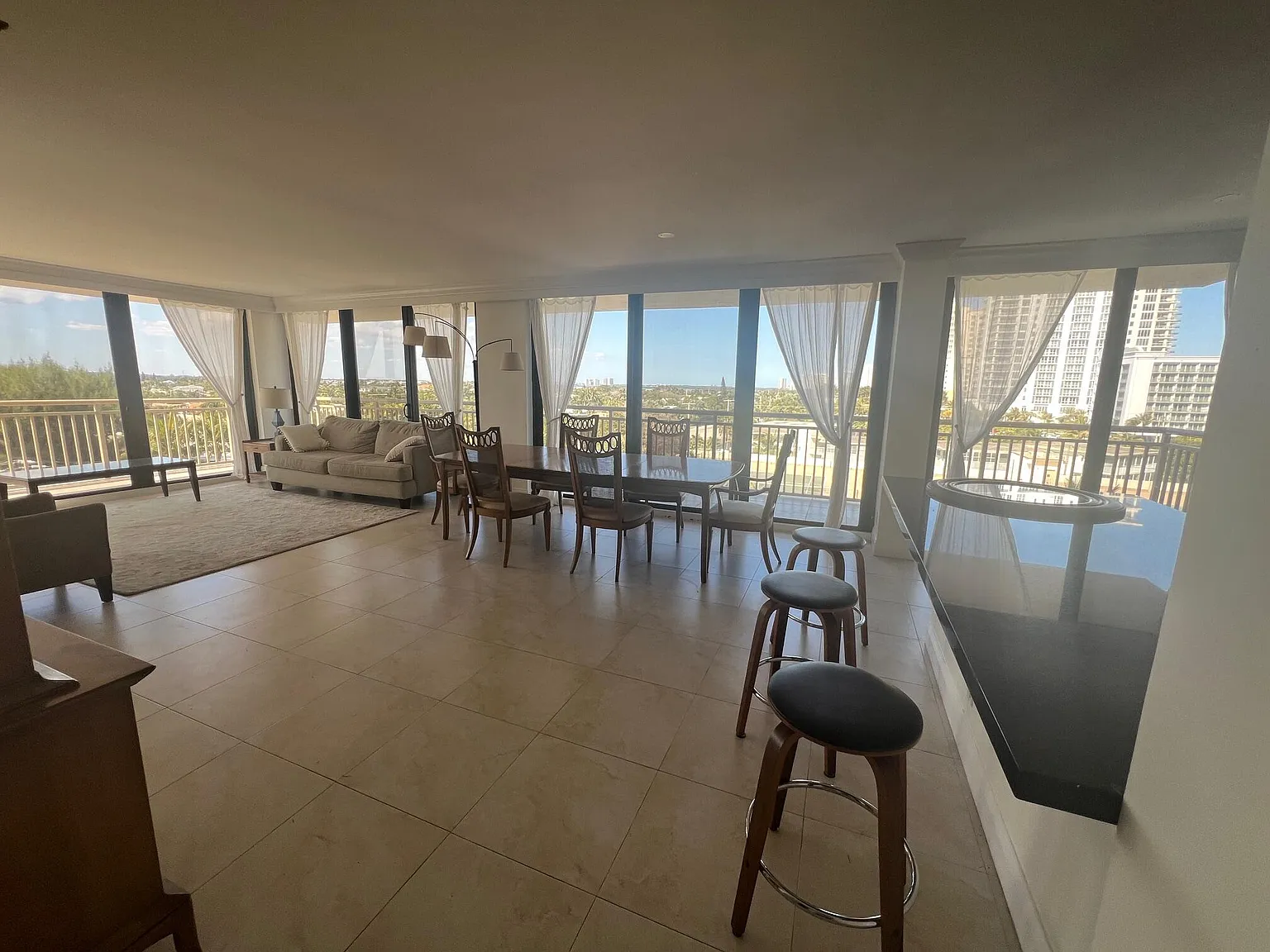 2 bed, 2.0 bath, 1566 sqft, $6,900 — Photo 3