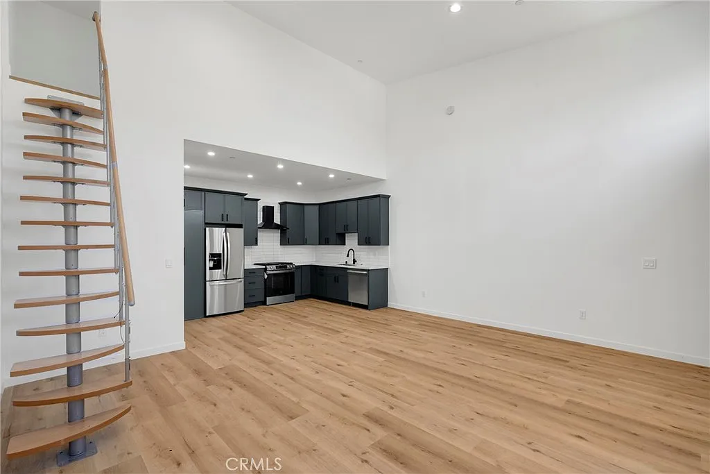 1 bed, 1200 sqft, $3,000 — Photo 1