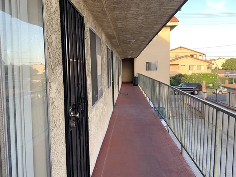 13415 Doty Ave — Photo 21