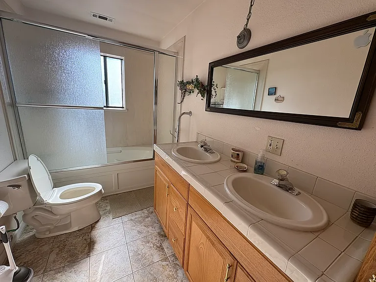 Bayview Cir — Photo 3