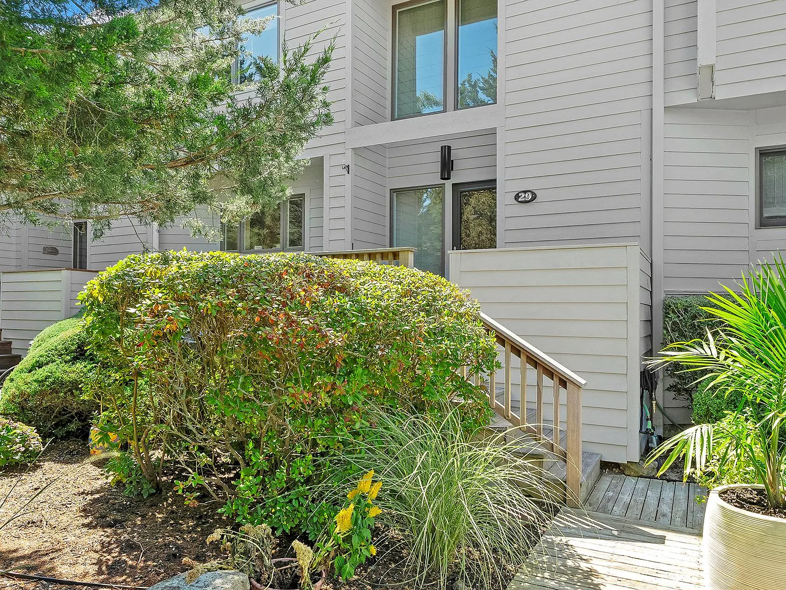 Stunning Waterfront Townhouse - All Newly Done — Photo 2