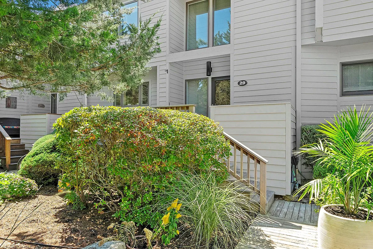 Building Photo - 68 W Water St #29