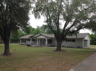 110 Meadow Ln, Groesbeck, TX 76642