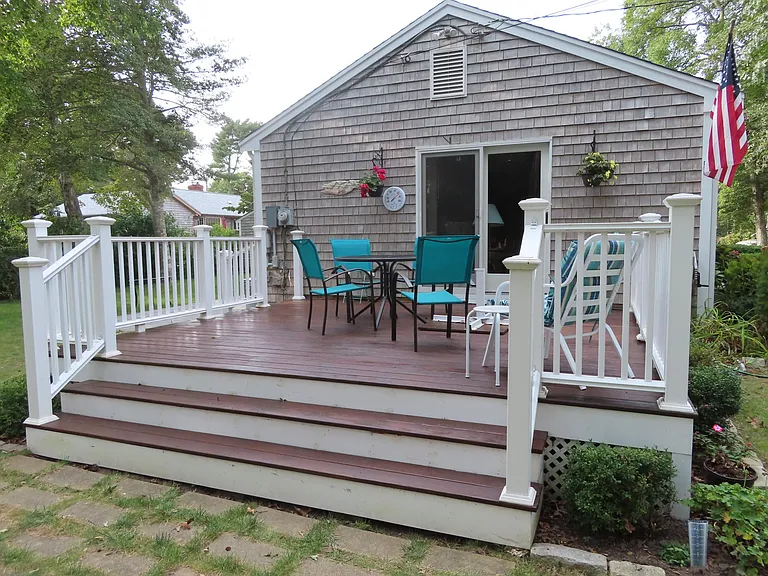 7 Cedar Point Ave — Photo 3