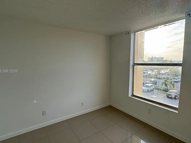 2020 NE 135th St #303 — Photo 12