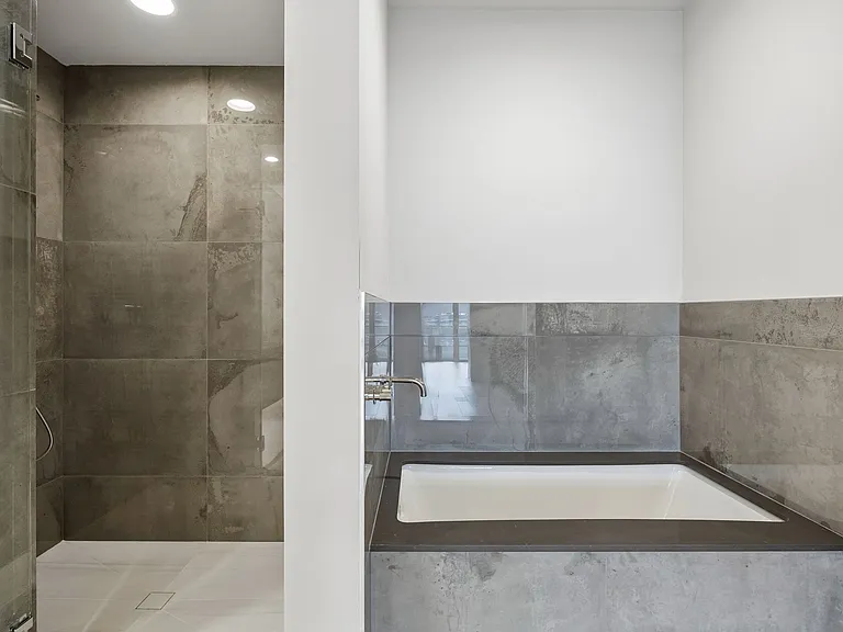 2430 Victory Park Ln #1906 — Photo 18