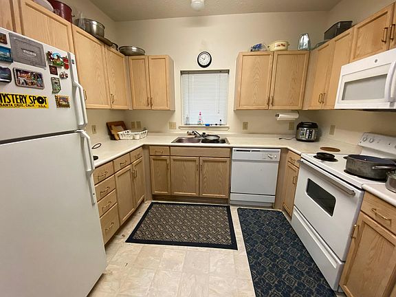 4th image of 9847 Hayfield Ct