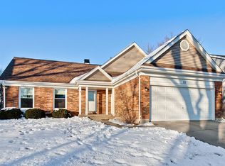 10 Augusta Dr, Vernon Hills, IL