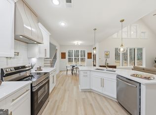 370 Harbour Shores Dr, Jackson, GA 30233