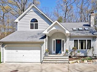 96 Stony Hollow Rd, Centerport, NY 11721