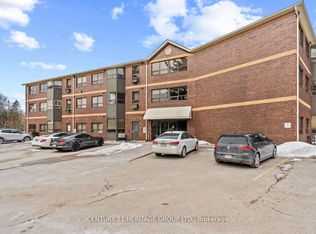 166 Olive St #105, East Gwillimbury, ON L9N1M9