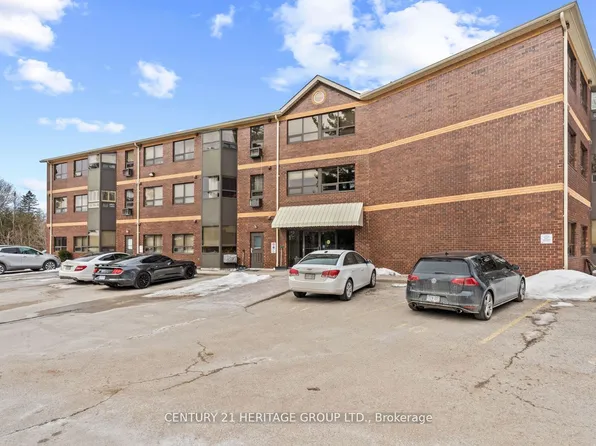 166 Olive St #105, East Gwillimbury, ON L9N 1M9
