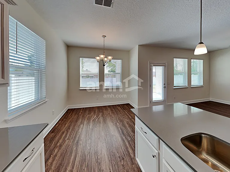 1149 Sky Lakes Dr — Photo 5