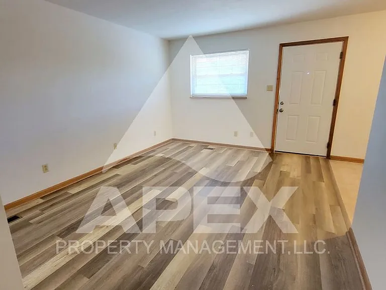 Elmwood Apartments — Photo 5