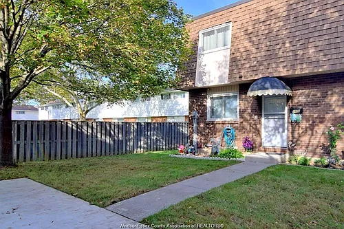 5468 Lassaline Ave Photo 1