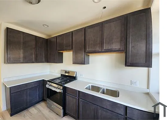 137 N Mayfield Ave #3 — Photo 3