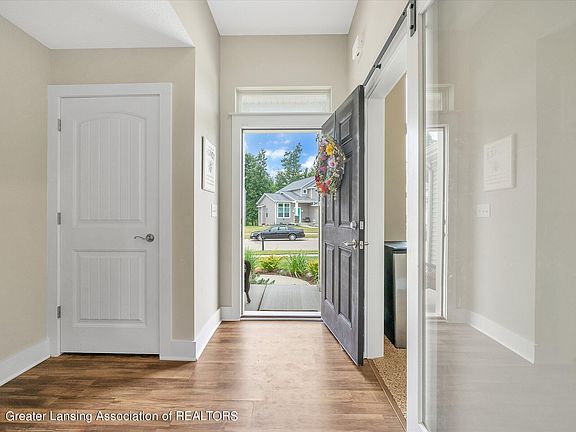 5th image of 2560 Winterberry St