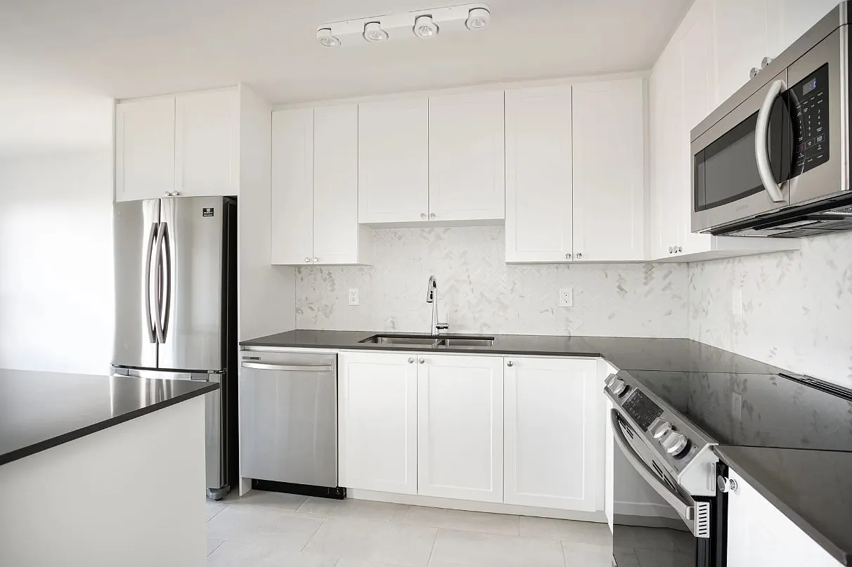 7411 Yonge St. and 20 — Photo 1