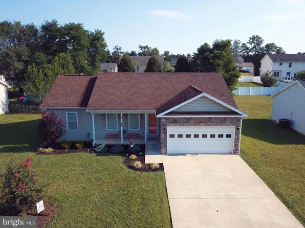 307 Close Dr, Martinsburg, WV 25404