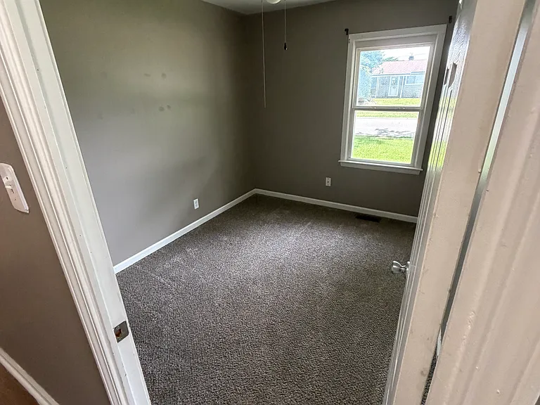302 Dartmouth Dr — Photo 6