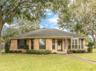 2 S Erik Dr, Angleton, TX 77515