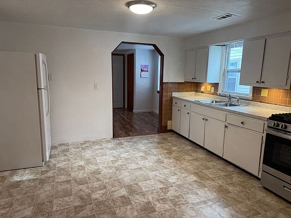 3rd image of 600 Lubeck Ave