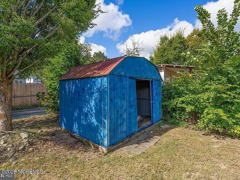 301 Howard St — Photo 13