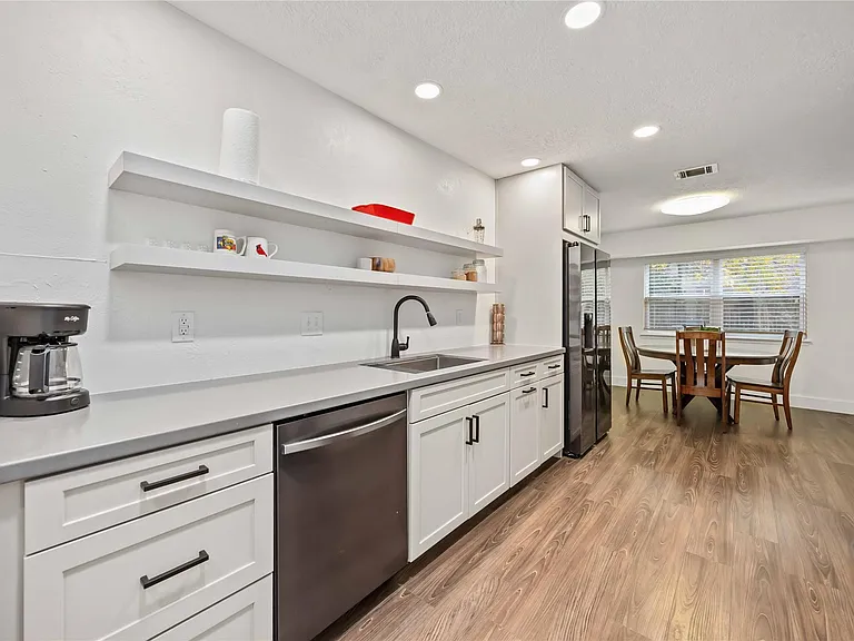 22419 Deville Dr — Photo 15