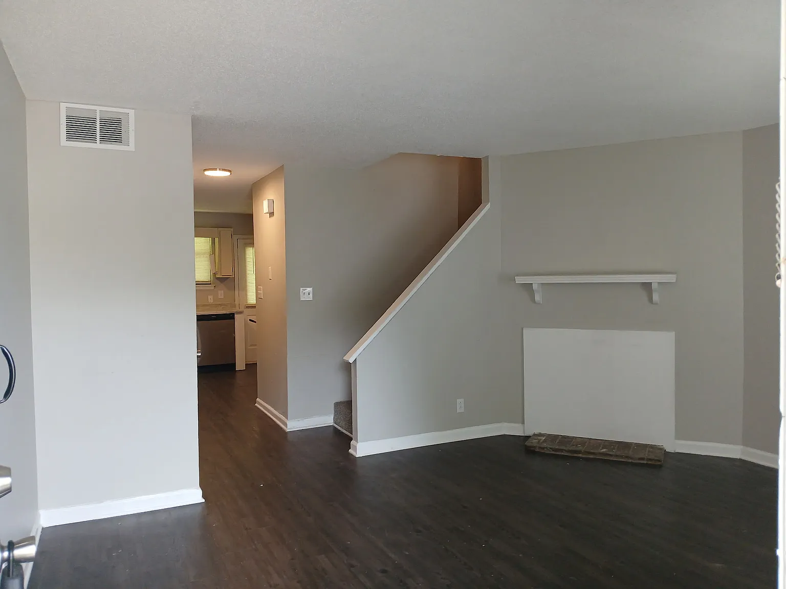2 bed, 1.5 bath, 1056 sqft, $999 — Photo 4