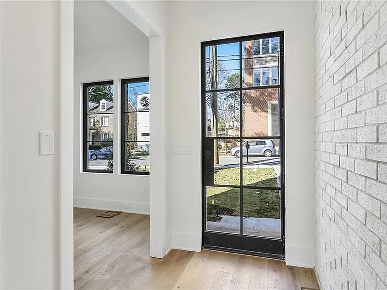 2985 Lookout Pl NE — Photo 4