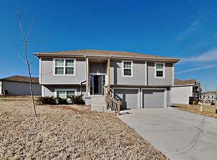 214 Coleen Dr, Raymore, MO 64083