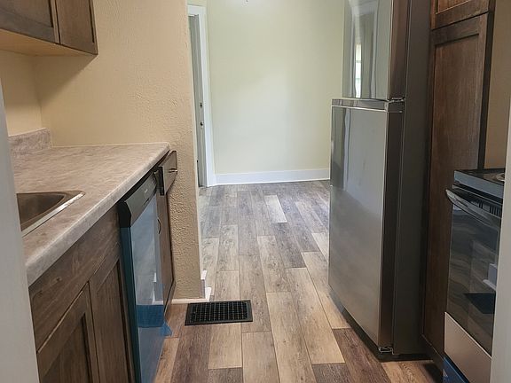 4th image of 302 Douglas Ave #2