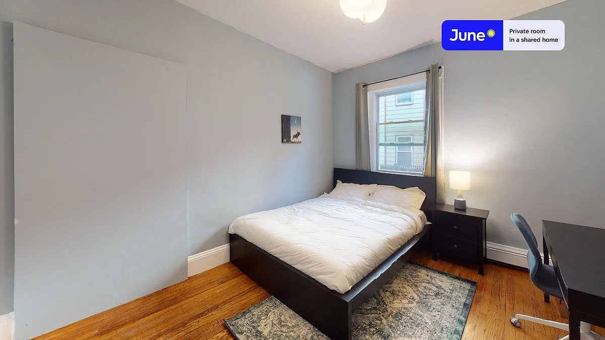 Full bedroom in 4 bed/2 bath home in Allston #421 C — Photo 1