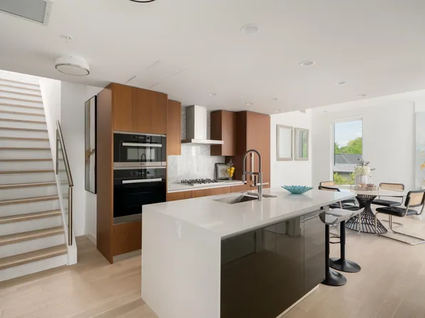 2888 Arbutus St #404, Vancouver, BC V6J 3W5