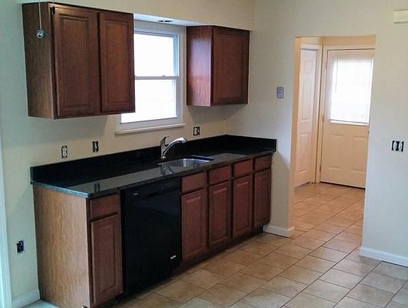 3rd image of 548 Williams St
