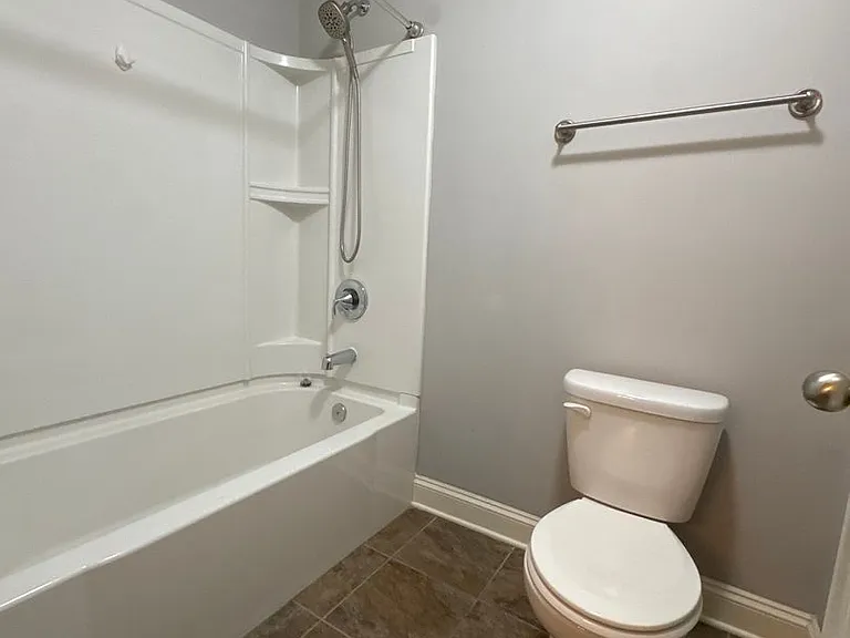 1034 Chatsworth Dr — Photo 19