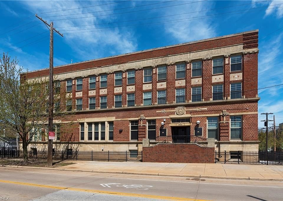 1st image of 3200 Franklin Blvd APT 105