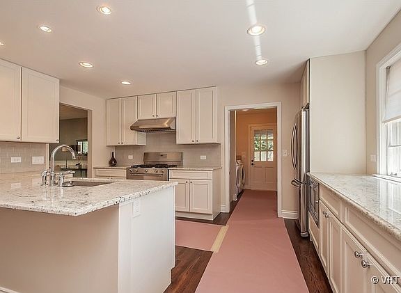 5th image of 2541 Thornwood Ave