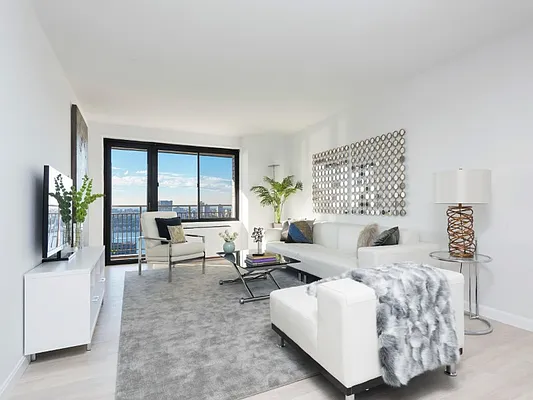 Sold by Sotheby's International Realty | media 13