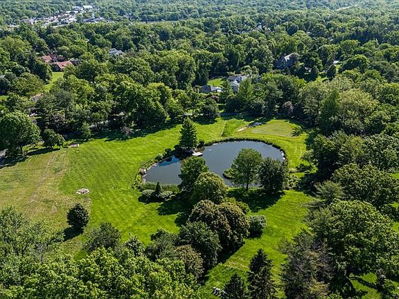 3rd image of 2021 S Warson Rd