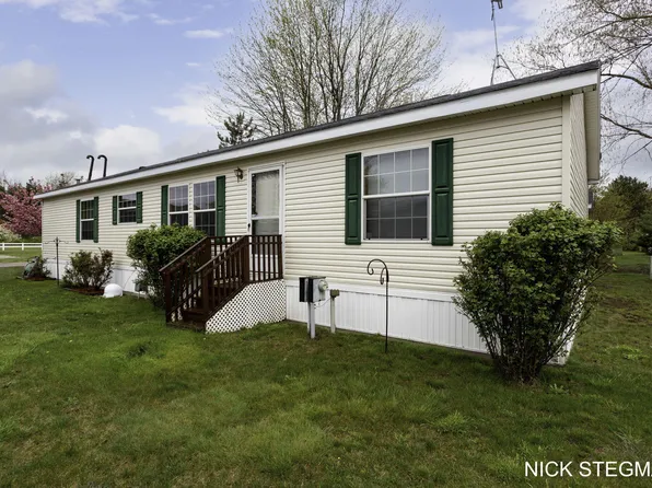 463 Hickory Dr, Fennville, MI 49408