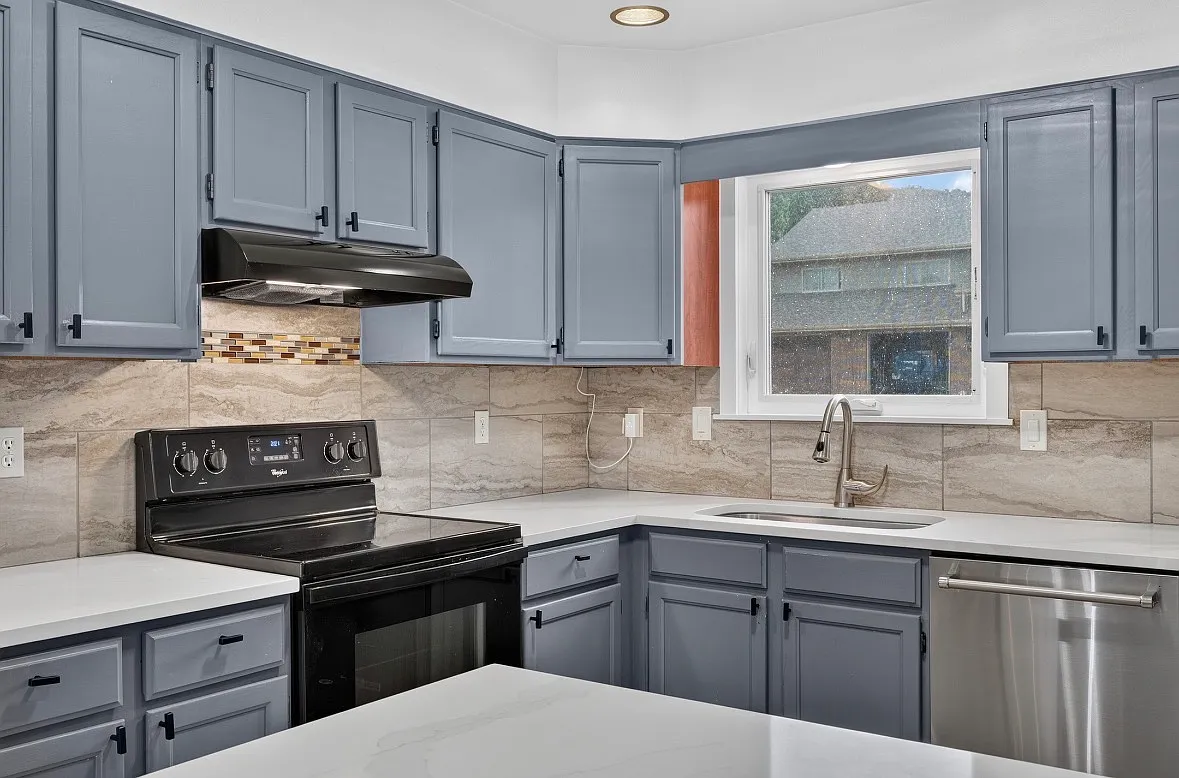4 bed, 2120 sqft, $2,850 — Photo 4